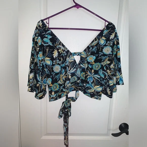 BALBOA Fashion Flowly Floral Tie Back Crop Top - M/L - Picture 2 of 5